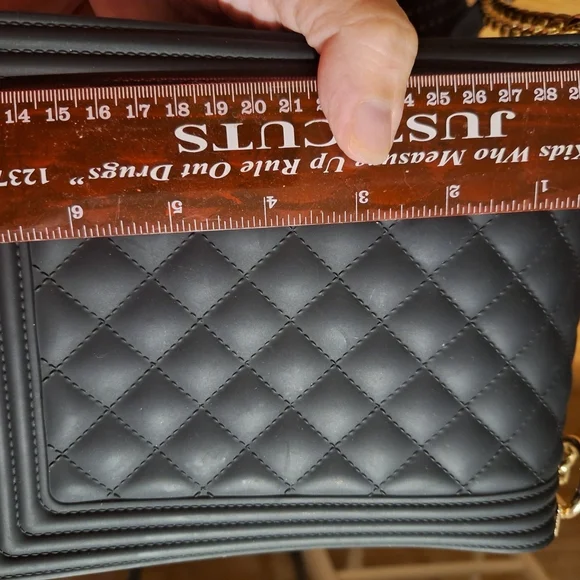 Elegant Black Quilted Chain Bag - Picture 8 of 16